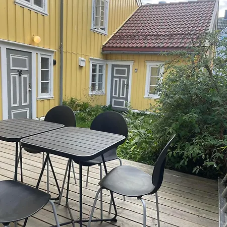 Sjarmerende Historisk Leilighet Midt I Tromso Exterior photo